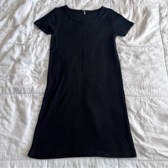 Poof Apparel Short Sleeve Knit MIDI Dress. Women’s Size Small - Picture 4 of 9